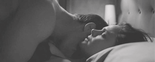 Resultado de imagem para Sexo em quarto escuro, gifs