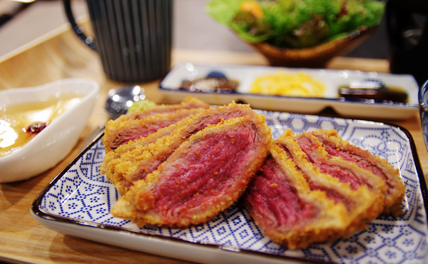 乍牛 炸牛排專賣-讓肉食控凍未條的平價炸牛排 乍牛 炸牛排專賣-讓肉食控凍未條的平價炸牛排