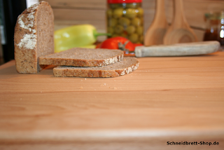 geschnittenes Brot Küchenbrett Holz.