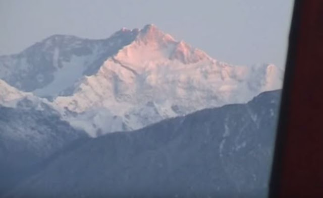 golden sunrise at kanchenjunga mountains golden sunrise kanchenjunga mountains