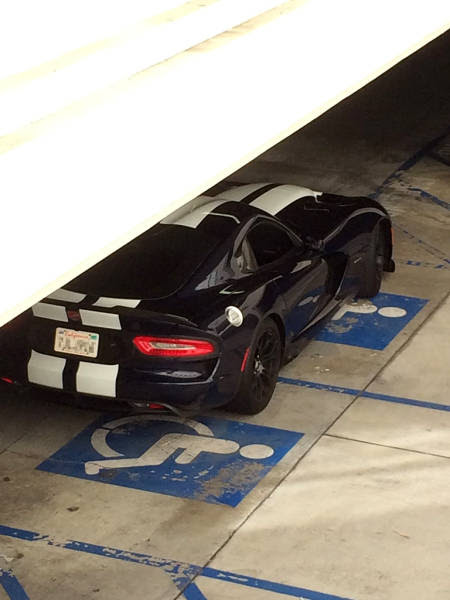 Αναπηρικό σήμα για στάθμευση αυτοκινήτου