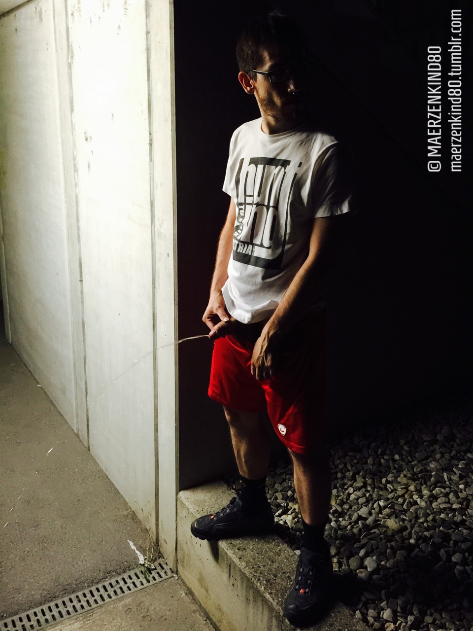 Male desperation, peeing, and wetting: 2016