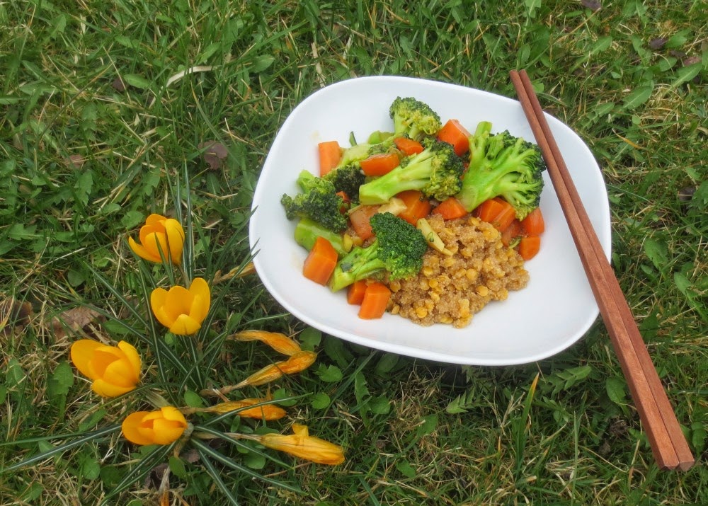 Amarant-Linsen und gewokte Broccoli-Karotten