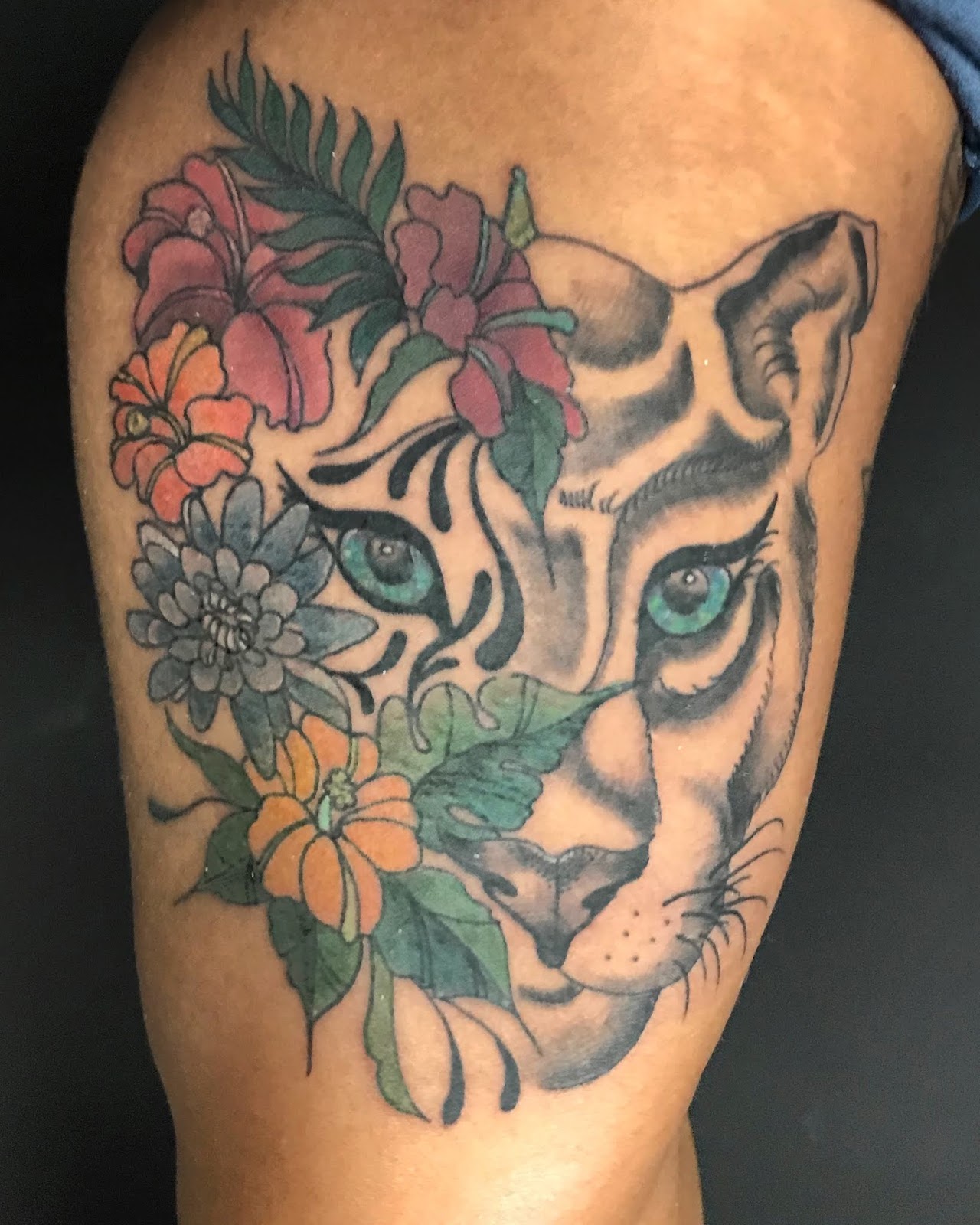 puma with flowers