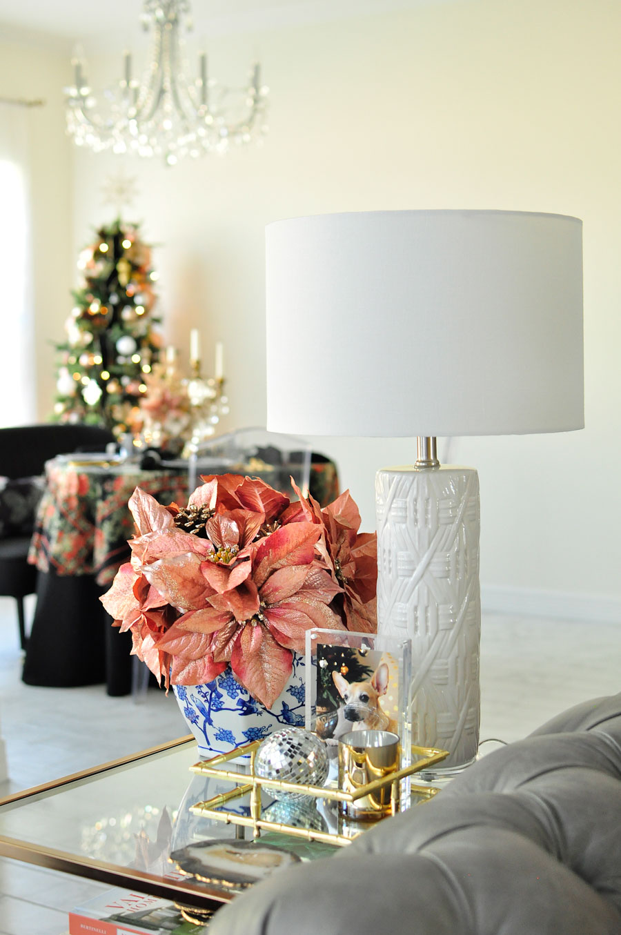 Blush poinsettias (rose gold) in a ginger jar atop a gold or brass glass end table. Love the chinoiserie touches. Blush poinsettias (rose gold) in a ginger jar atop a gold or brass glass end table. Love the chinoiserie touches.