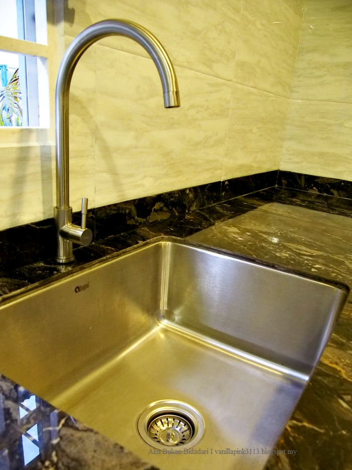 aku bukan bidadari Wet Kitchen table top konkrit