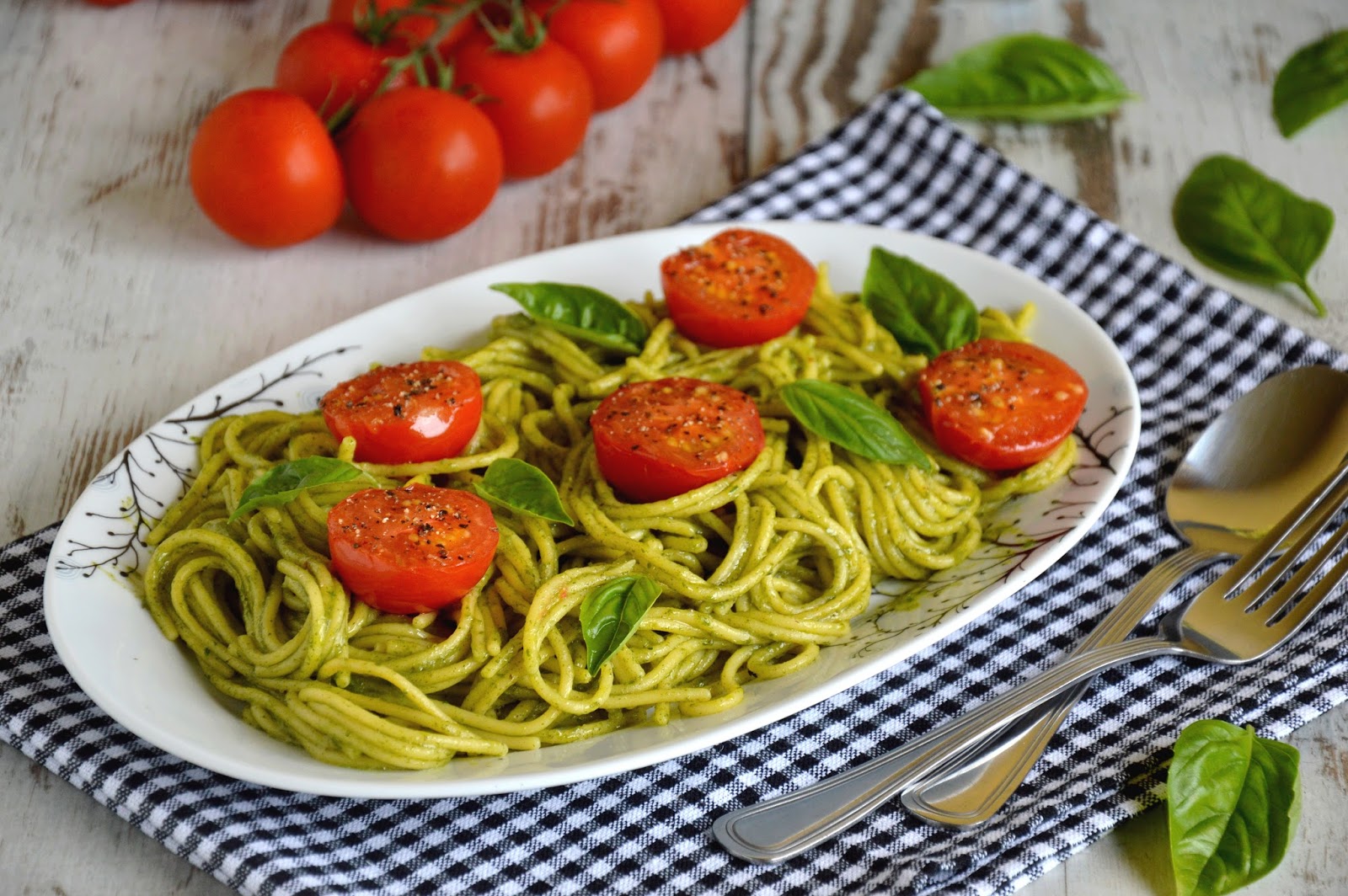 Passions, hobbies, life Makaron spaghetti w sosie bazyliowym z