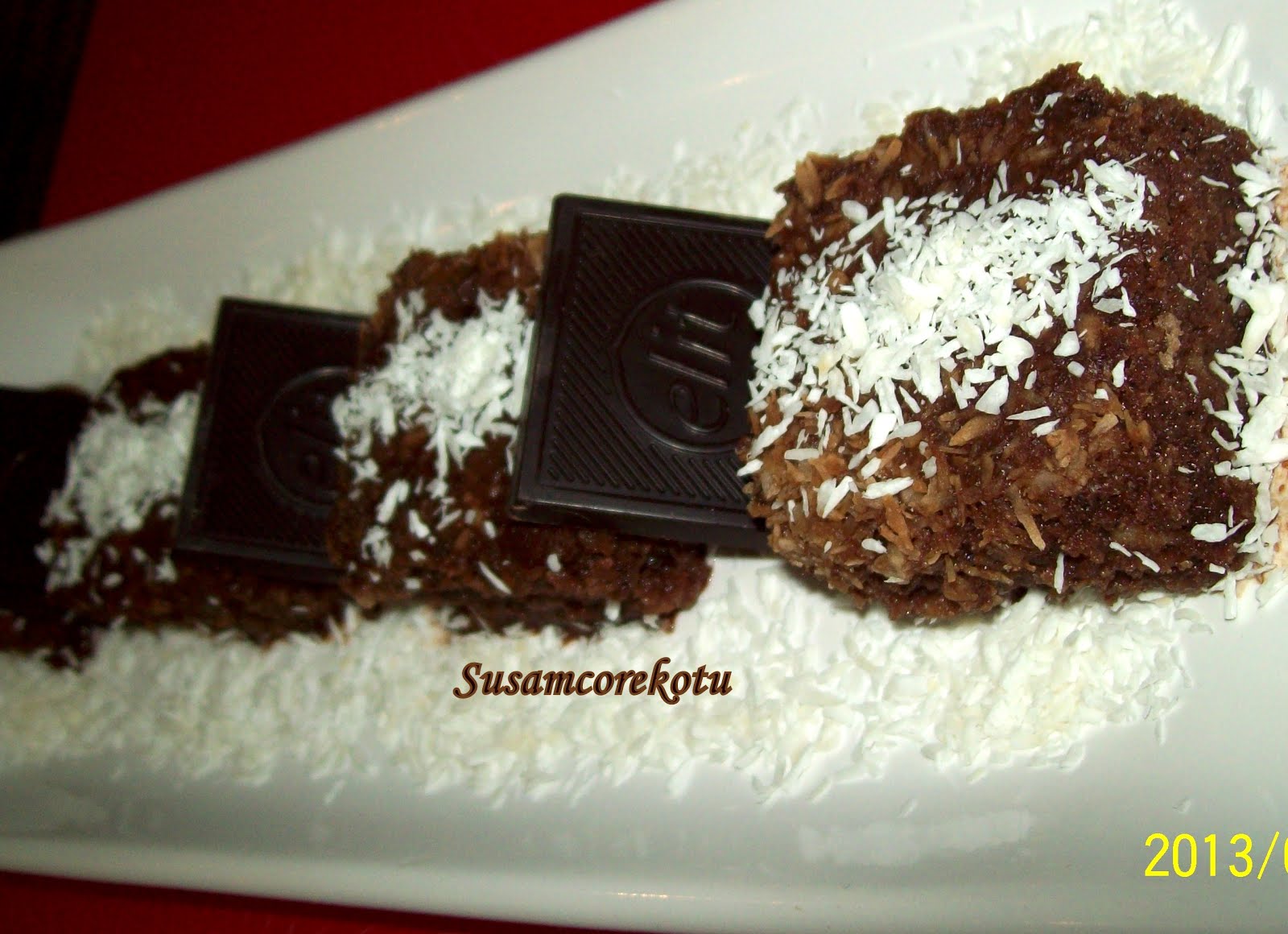 HİNDİSTAN CEVİZLİ KEK İLE BİTTER ÇİKOLATALI TATLI Susam Çörek Otu