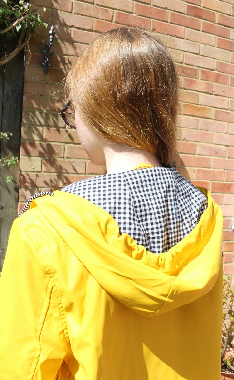 Here Comes The Sun | Outfit Snippet plastic coat rain mac yellow