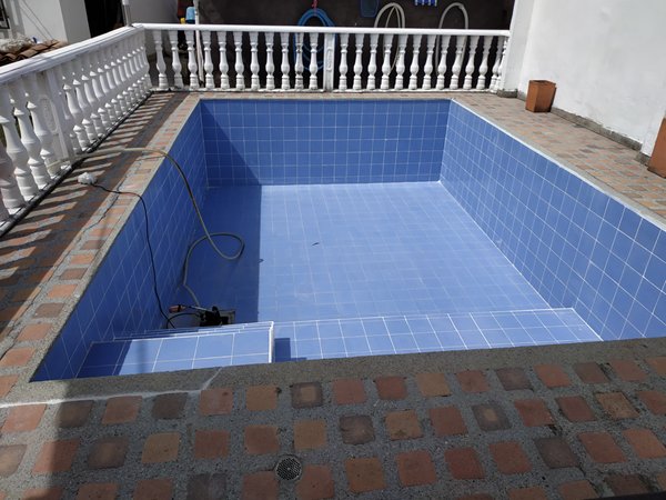 An Englishman In Colombia You Ll Be Glad To Hear Now I Will Repair The S In Surround Using Remainder Of Hydraulic Cement Unfortunately Is Shows Up Cream But If Then Paint Over It With
