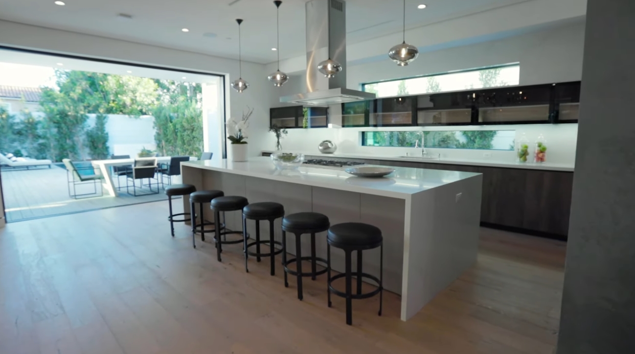 39 Photos vs. Inside a $4,000,000 Modern Mansion in Los Angeles with an INSANE Rooftop Deck! - Luxury Home & Interior Design Video Tour 39 Photos vs. Inside a $4,000,000 Modern Mansion in Los Angeles with an INSANE Rooftop Deck! - Luxury Home & Interior Design Video Tour