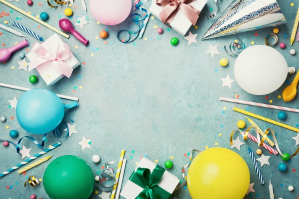20+ WAYS TO CELEBRATE THE NEW YEAR WITH KIDS- great ideas! PIN! #newyearseveactivitiesforkids