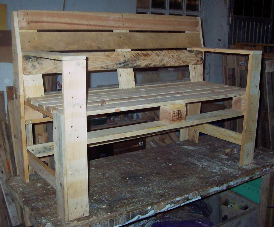 Easy Steps to Turn a Pallet into an Outdoor Patio Bench Wood Pallet Ideas