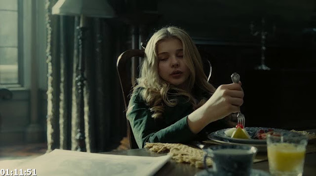 SombrasTenebrosas.DVDRip.Castellano.AC3.5.1+2.jpg