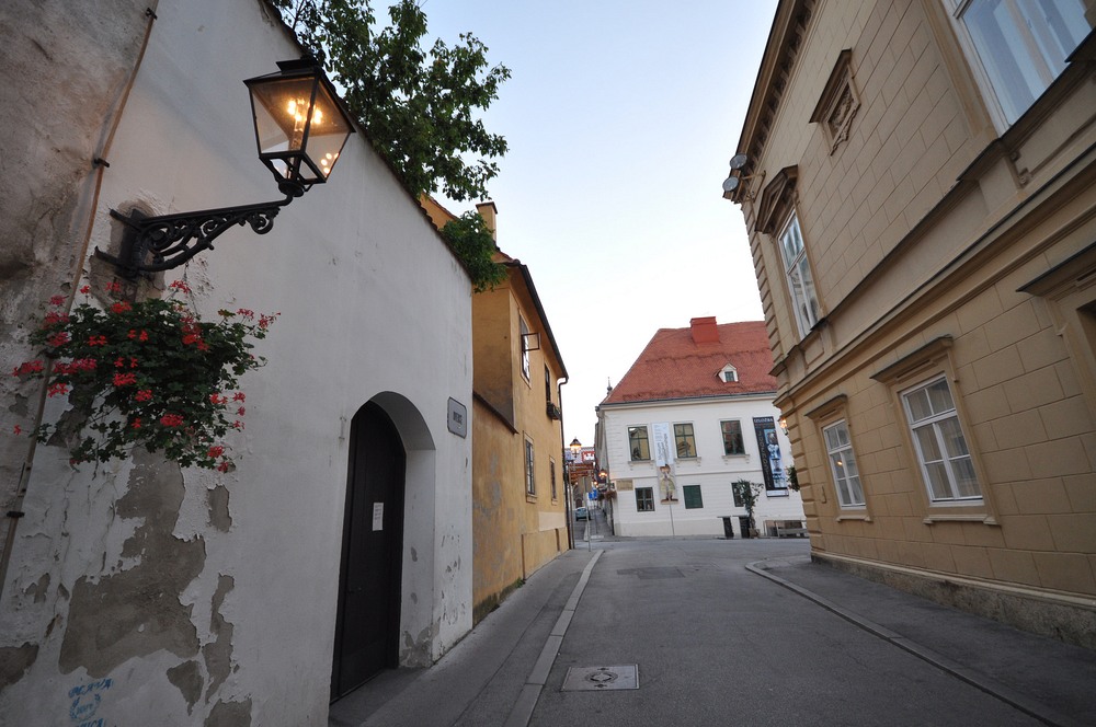 gas street lamp