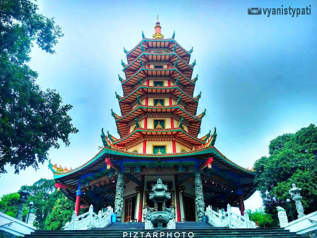 pagoda watu gong pagoda alvarokitesvara semarang