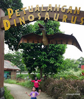 petualangan dinosaurus tmii