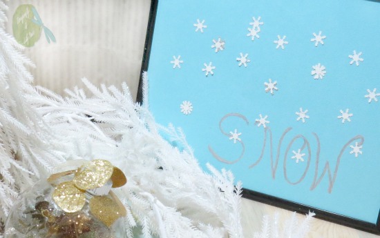 Snow free printable from Dragonfly & Lily Pads, White Garland, Gold Glitter Ornament