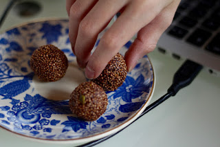 Rezept für schnelle Amaranth-Schoko-Energiebällchen und die Online Nachhilfe von kapiert.de | mit Verlosung! Rezept für schnelle Amaranth-Schoko-Energiebällchen und die Online Nachhilfe von kapiert.de | mit Verlosung!