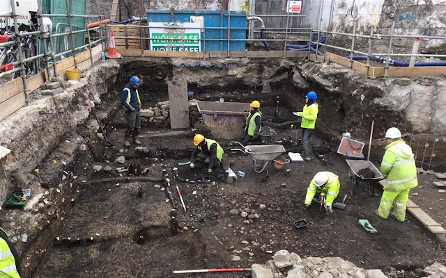 'Graffiti' among treasure trove of Viking artefacts found on Dublin building site 'Graffiti' among treasure trove of Viking artefacts found on Dublin building site