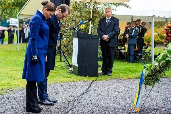 The 25th anniversary of the sinking of the passenger ferry MS Estonia. Victoria wore a blue cashmere blend wool coat