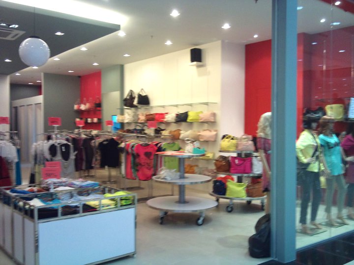 Dwell Design Studio Eastwear Boutique Giant, Klang