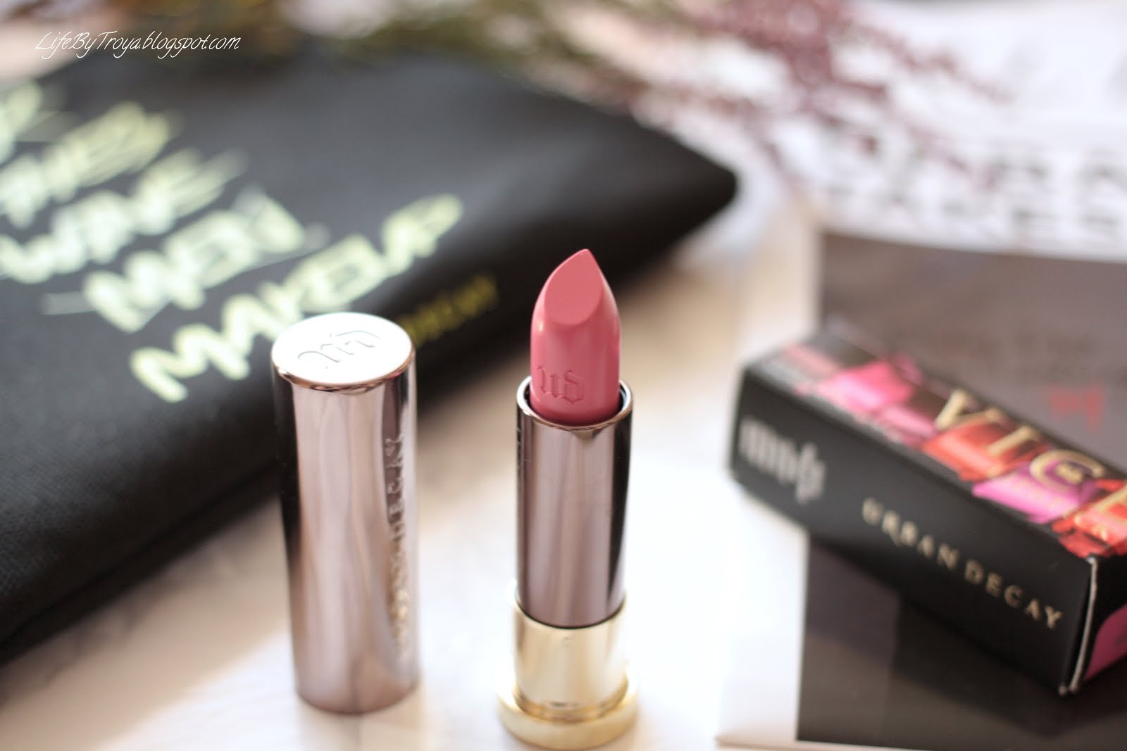 Review:: Urban Decay Vice Lipsticks Obsessed & Uptight.