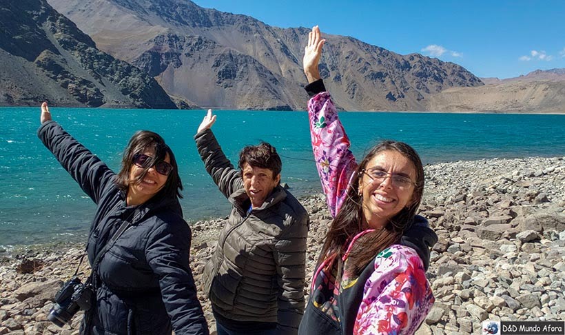 Modelando em frente ao Embalse el Yeso - Diário de Bordo Chile: 8 dias em Santiago e arredores Modelando em frente ao Embalse el Yeso - Diário de Bordo Chile: 8 dias em Santiago e arredores