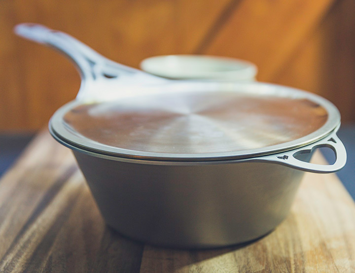A one piece stainless pan with no rivets and screws Spicytec