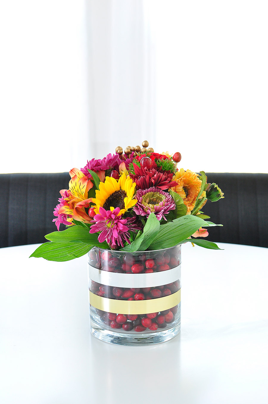 Fall and autumn affordable centerpiece ideas Cranberry vase with bold fall flowers for a centerpiece or tablescape decor. | #flowerarrangements #diningroom #flowerdesign #diningroomdecorideas #monicawantsit
