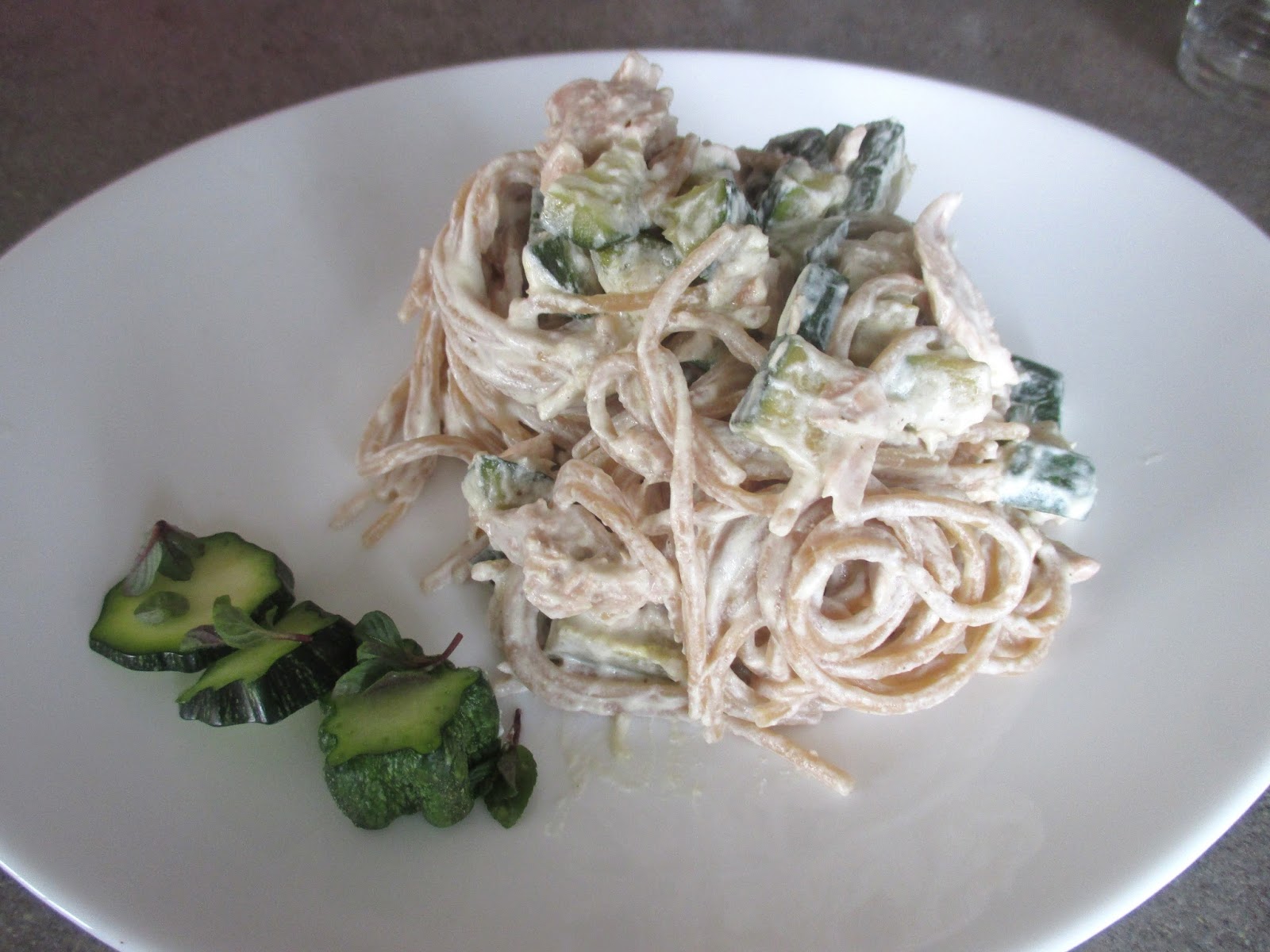 WHOLEMEAL SPAGHETTI WITH KETA SALMON , ZUCCHINI AND GREEK YOGURT (RECETTE AUSSI EN FRANCAIS