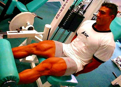Por qué no crecen los músculos de las piernas hombre Extensión cuadríceps ejercicio masa muscular