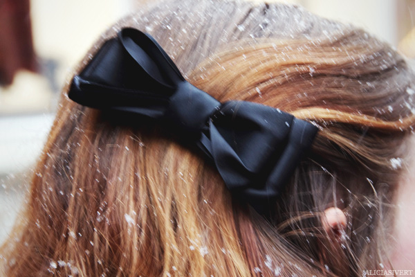 aliciasivert, Alicia Sivertsson, jul, christmas, x-mas, snö, snow, hair, bow, rosett, hår