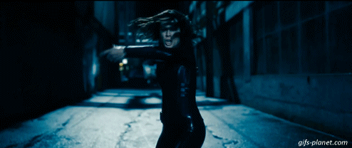 Selene%2B%2528actress-Kate%2BBeckinsale%2529%2Bfrom%2Bthe%2BUnderworld%2Bfilm%2Bfranchise%2BGIF.gif