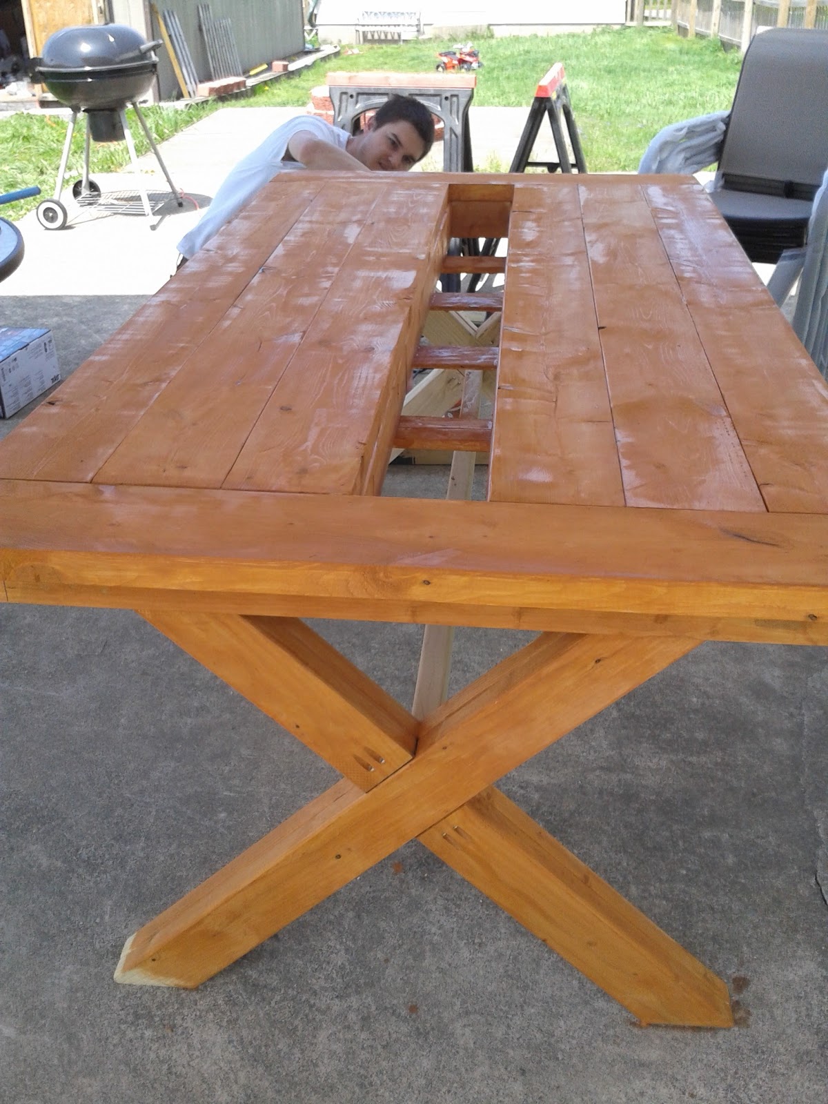 When Life Gives You LemonsMake Crafts: DIY Picnic Table