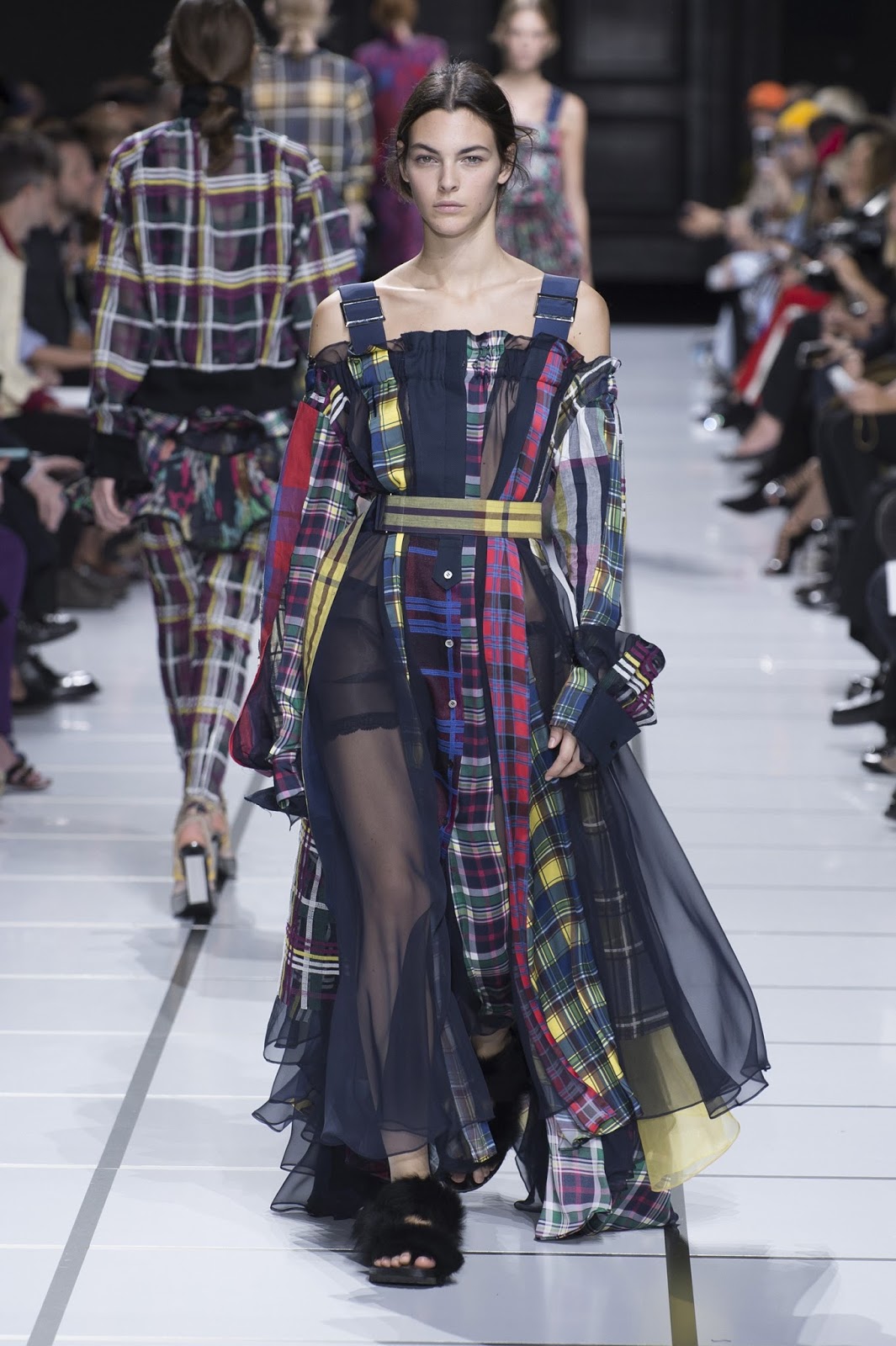 RUNWAY WOW: SACAI