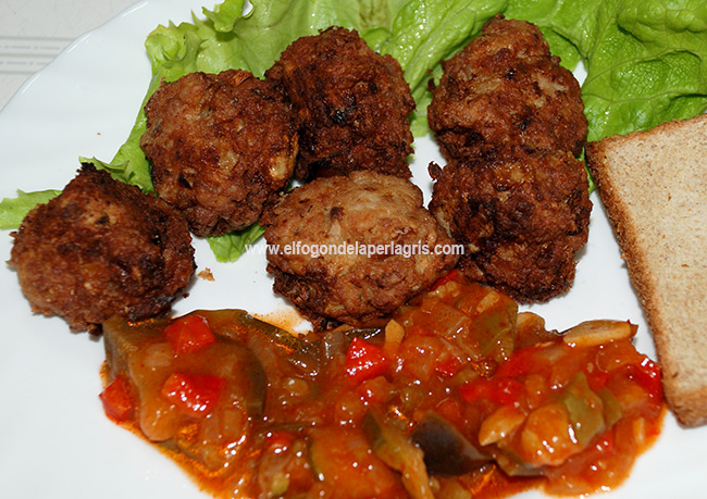 Chiftele o albóndigas rumanas Chiftele o albóndigas rumanas