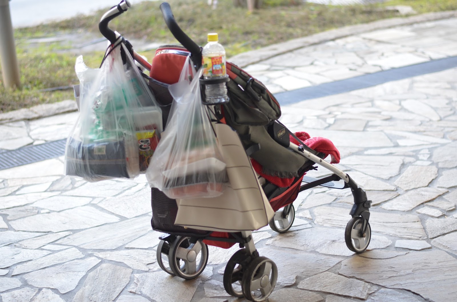 Люди сограничеными возможностями. Логотип коляска детская. Joolz с автолюлькой maxi cosi. Ребенок в коляске baby jogger. Помощь коляска.