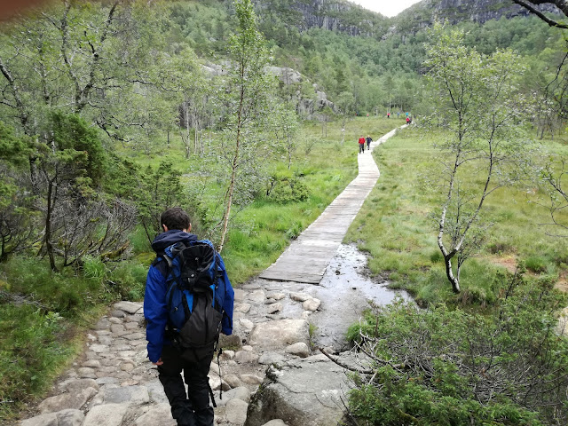 DÍA 4. Preikestolen y el valle de las cataratas - Camping en los FIORDOS de NORUEGA / ¡10 días por 850€! (1)