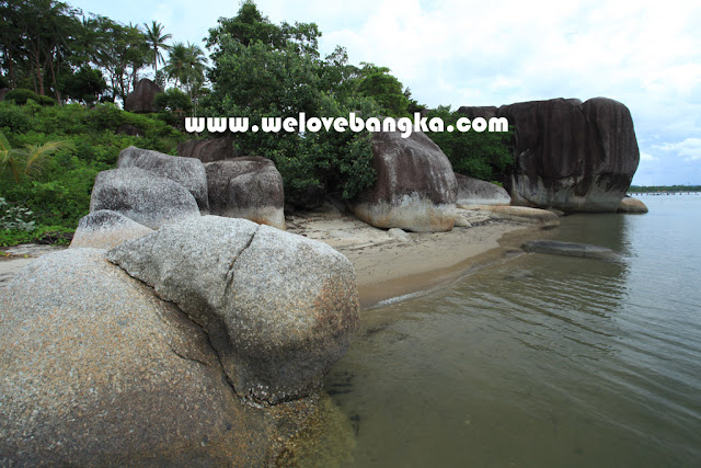 objek wisata Pantai Batu Dinding Desa Mantung Kecamatan Belinyu - Kabupaten Bangka propinsi bangka belitung objek wisata Pantai Batu Dinding Desa Mantung Kecamatan Belinyu - Kabupaten Bangka propinsi bangka belitung