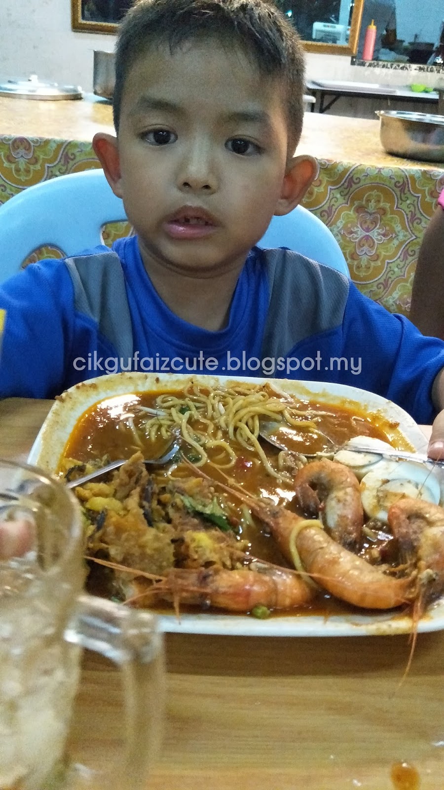 Don T Forget To Follo Ada Cucur Udang Daging Yang Empuk Dan Sayur Banyak Rasa Mi Ni Sedap Tapi Kuah Dia Masin Sikit Kalau Ikut Tekak Cikgu Faiz Dah Okey