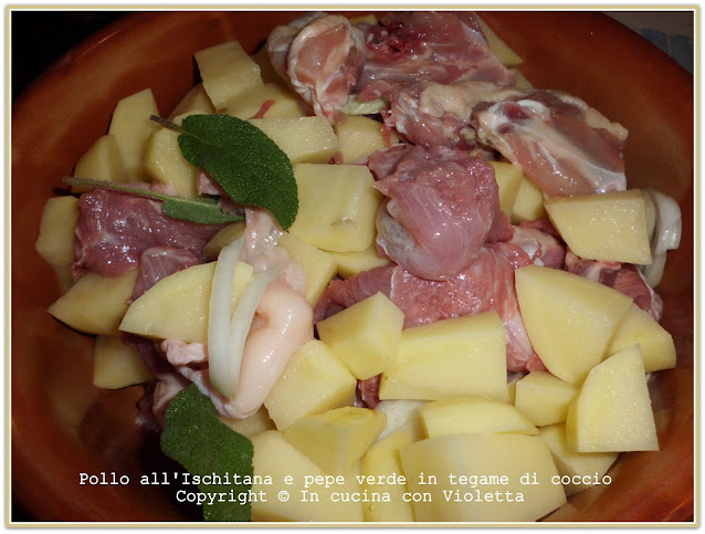 Pollo all'Ischitana e pepe verde in tegame di coccio Copyright © In cucina con Violetta