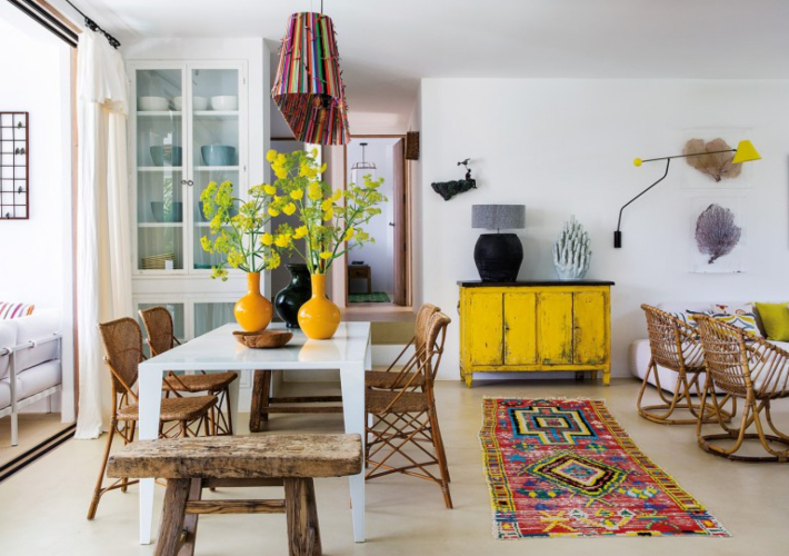 Color y verano en una casa en Ibiza