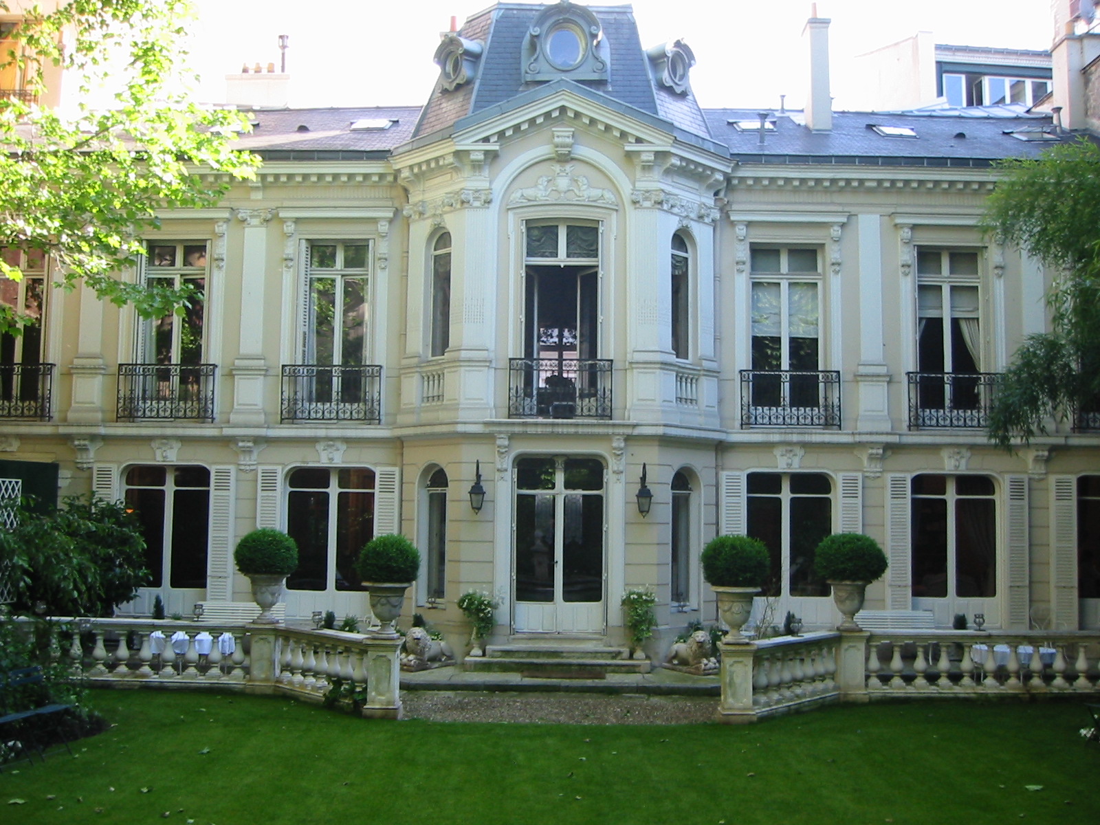 loveisspeed....... Hôtel Particulier (private mansion) Paris, France...