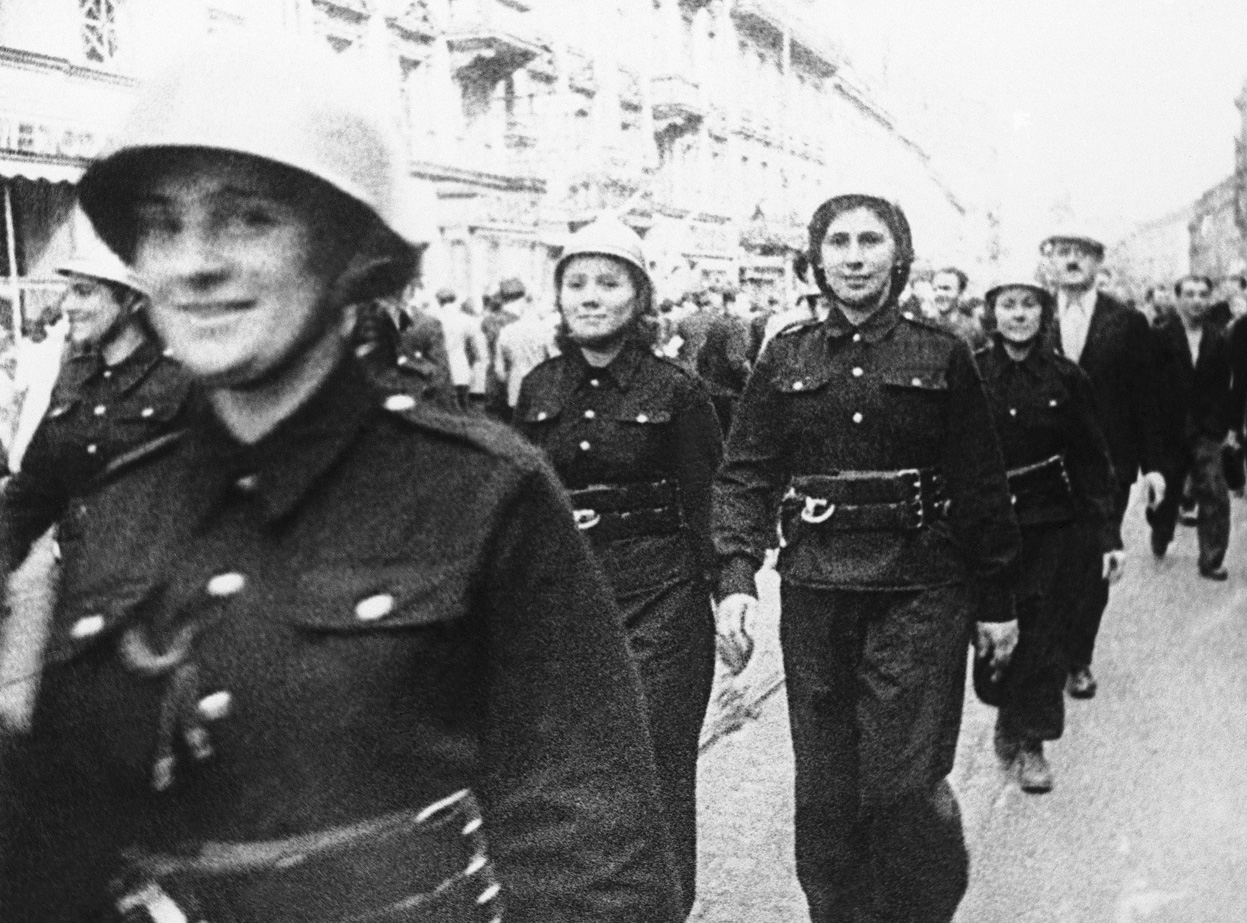 HISTORY IN IMAGES Pictures Of War History WW2 Women 