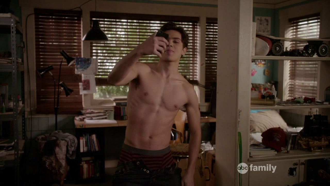 The Stars Come Out To Play: Jake T. Austin - Shirtless in 
