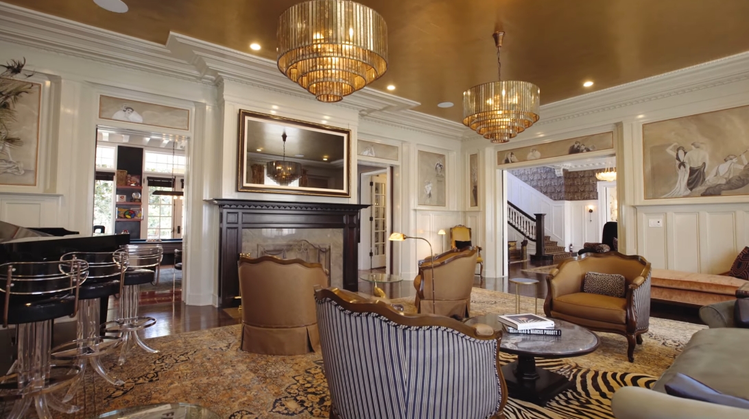 45 Interior Design Photos vs. 601 S Windsor Blvd, Los Angeles Luxury Mansion Tour