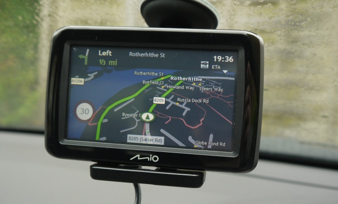 Mio Spirit 485 showing nighttime navigation screen