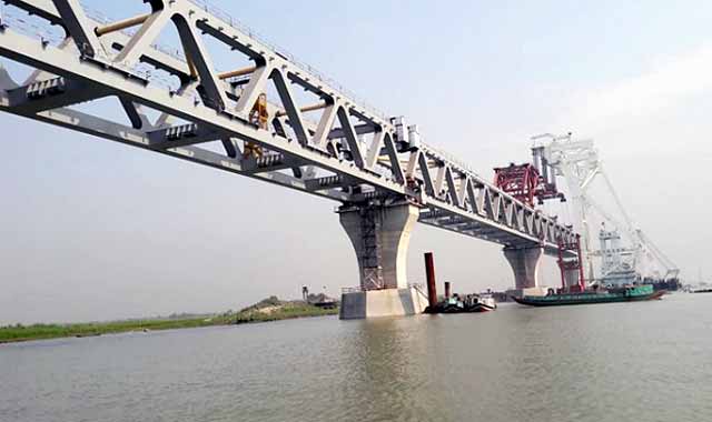 Placement of the 11th span in Padmasatu: Visible to 1650 meters পদ্মাসেতুতে ১১তম স্প্যান স্থাপন দৃশ্যমান হলো ১৬৫০ মিটার