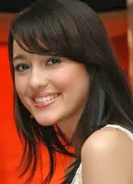 celebrity archive biography: indonesian Actress Julie Estelle Hot Biography